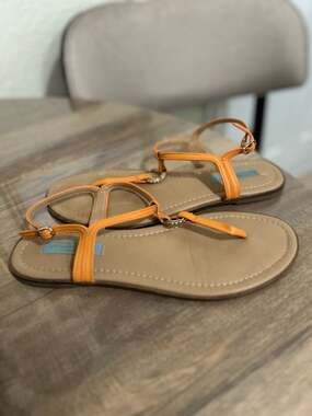 Draper James Orange T-Strap Medallion Flat Sandals Size 9